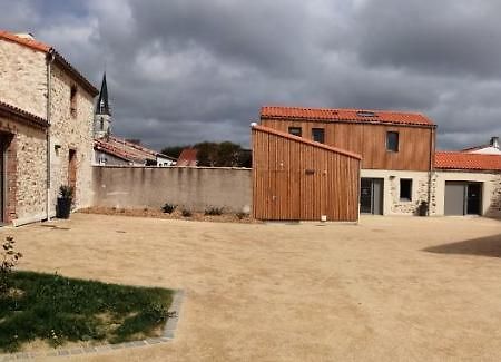 La Borderie - Maison Des Randonnees - Gite Etape - Gite De Groupe Vairé エクステリア 写真