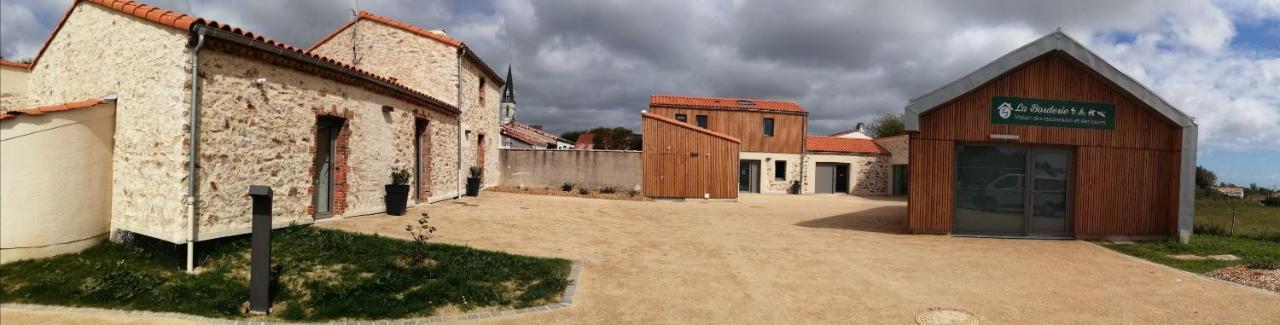 La Borderie - Maison Des Randonnees - Gite Etape - Gite De Groupe Vairé エクステリア 写真