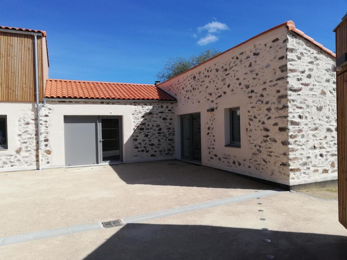 La Borderie - Maison Des Randonnees - Gite Etape - Gite De Groupe Vairé エクステリア 写真